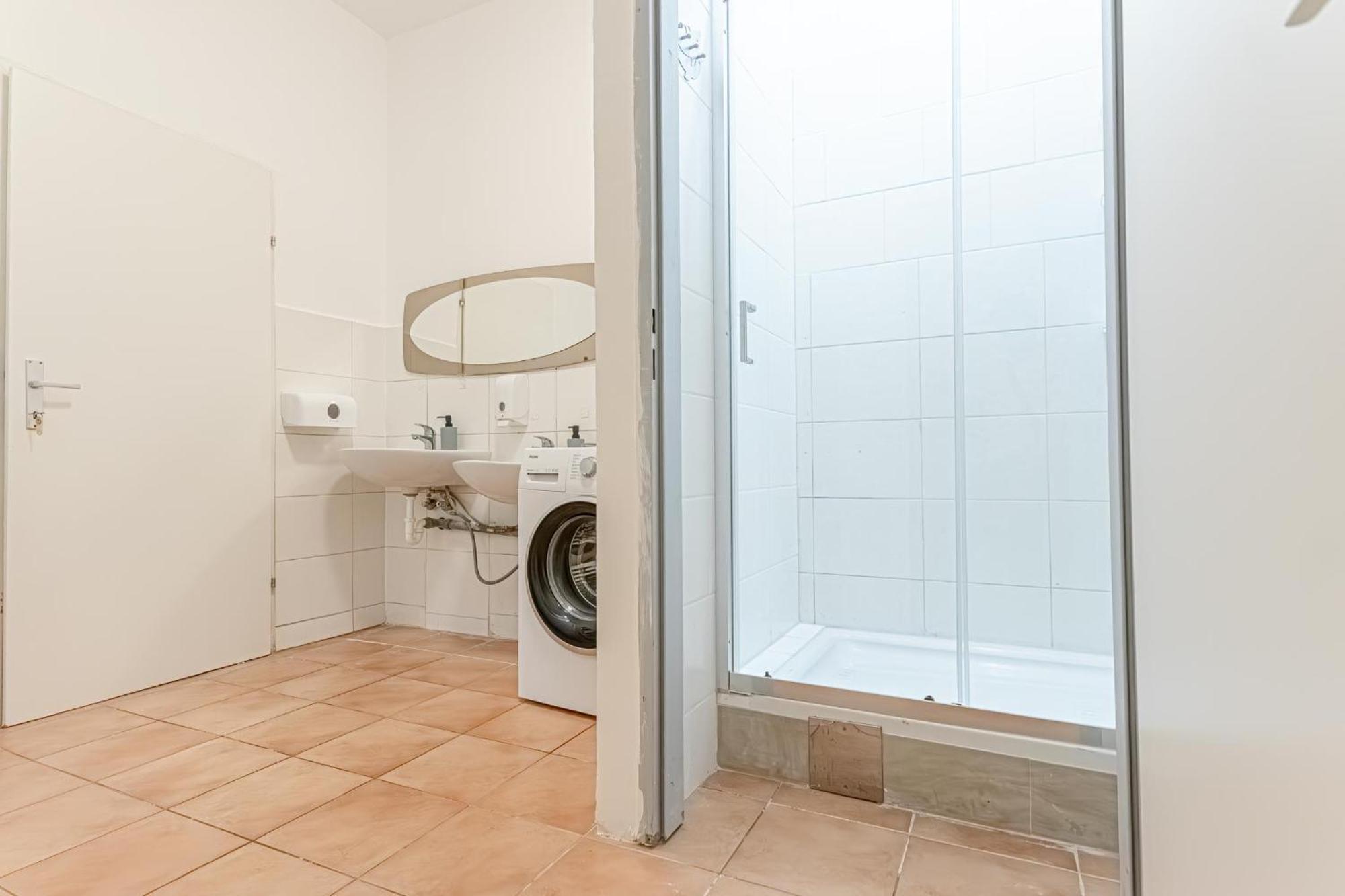 Lovely Shared 6br With Garden Near Danube & Millenium Apartament